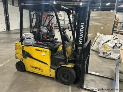 Heftruck HYUNDAI 30BH-9, bedrijfsuren 3.216,6 u, hefvermogen 2.825 kg, bouwjaar 2015, 3.217 u, 6,5 m, TF/TS mast, elektrisch, serienummer HHHXHL93F… – kavel bij Appelboom
