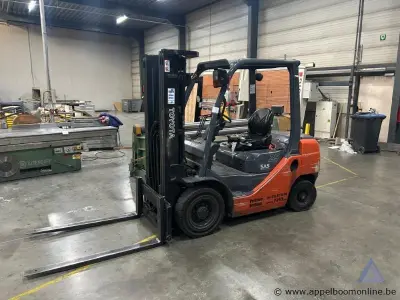 Heftruck TOYOTA 52-8FDF25, bedrijfsuren 3.538,5 u, hefvermogen 2.500 kg, solid banden, bouwjaar 2013, 3.539 u, 2500 kg, 4,7 m, standaard mast, 4.11… – kavel bij Appelboom