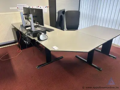 L-vormig kantoorbureau, afmetingen 180 x 250 cm – kavel bij Appelboom