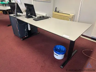 Kantoorbureau, 180 x 100 cm – kavel bij Appelboom