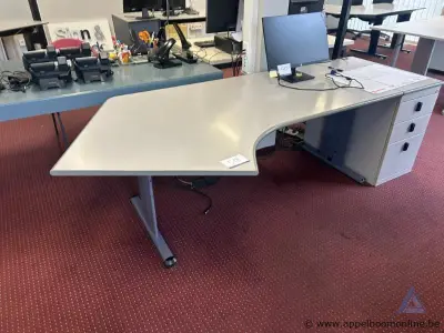L-vormig kantoorbureau met ladeblok, afmetingen 260 x 170 cm – kavel bij Appelboom