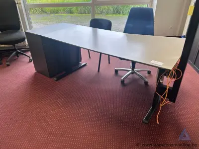 L-vormig kantoorbureau, afmetingen 180 x 100 cm – kavel bij Appelboom