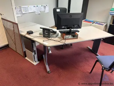 L-vormig kantoorbureau. 180x80cm – kavel bij Appelboom