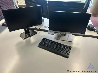 2 monitoren (Dell, HP) en 1 toetsenbord (Logitech). Werking niet gekend – kavel bij Appelboom
