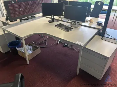 L-vormig kantoorbureau met ladeblok, afmetingen 180 x 120 cm – kavel bij Appelboom
