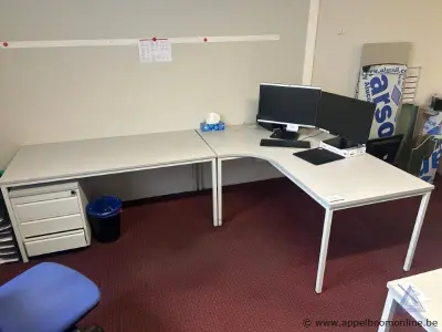 L-vormig kantoorbureau met ladeblok, afmetingen 280 x 180 cm – kavel bij Appelboom