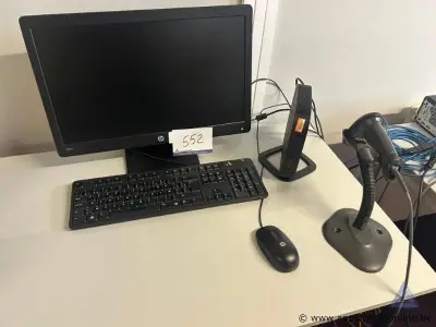 Computerwerkstation met monitor HP P201, toetsenbord en muis, inclusief barcodescanner Symbol met flexibele standaard. Werking niet gekend – kavel bij Appelboom