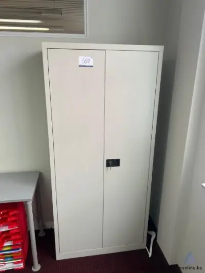 Twee deurs kast, inclusief sleutel, 190 x 90 cm – kavel bij Appelboom