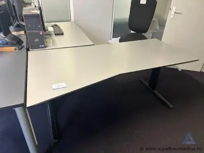 L-vormig kantoorbureau, afmetingen 180 x 215 cm – kavel bij Appelboom
