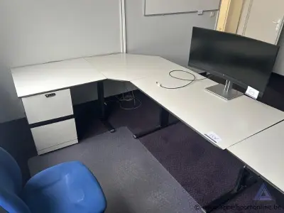 L-vormig kantoorbureau met ladeblok, afmetingen 220 x 120 cm – kavel bij Appelboom