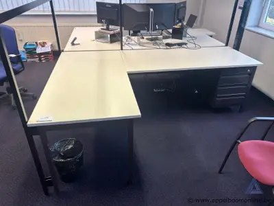 L-vormig kantoorbureau, 250 x 170 cm – kavel bij Appelboom
