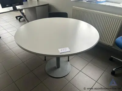ronde tafel diam 110cm – kavel bij Appelboom
