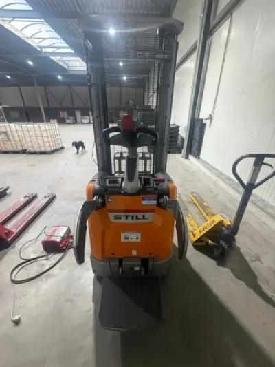 Elektrische heftruck STILL EXV-SF 14 in oranje-grijze kleur – kavel bij Auctionline, Sint-Lievens-Houtem