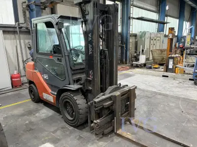 Treibgas-Gabelstapler (spätere Herausgabe/Abholung) TOYOTA 02-8FGF30/A450 – kavel bij IVG, Neumünster