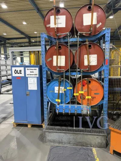 Öl-Kabinett mit Inhalt – kavel bij IVG, Neumünster