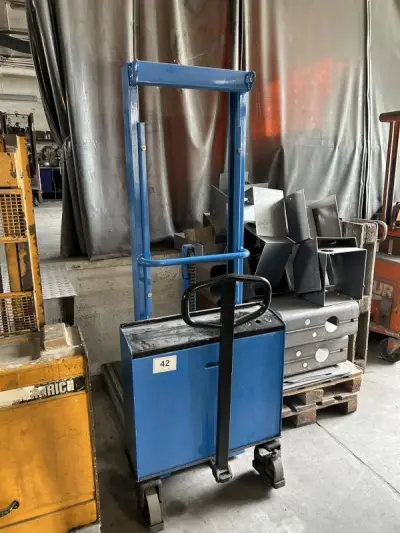 Manueller Hochhubwagen – kavel bij Lueders & Partner, Hannover