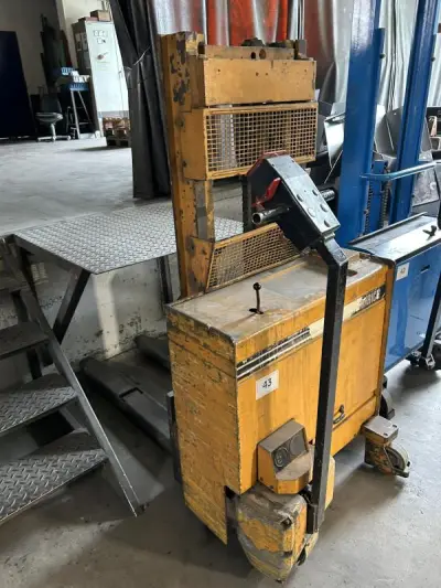 Elektrischer Hochhubwagen – kavel bij Lueders & Partner, Hannover
