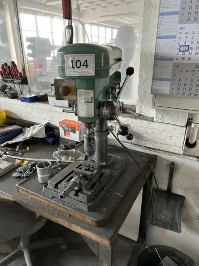 Werkbank mit Tischbohrmaschine – kavel bij Lueders & Partner, Hannover