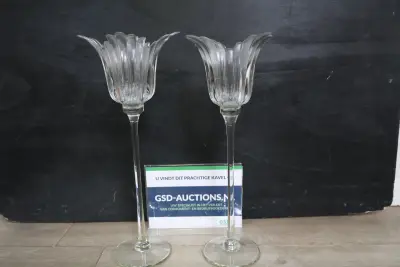 Set glazen kandelaren met bloemmotief' – kavel bij GSD Auctions, Zoeterwoude