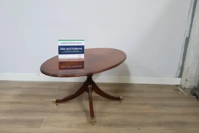 Ovale houten bijzettafel op wieltjes' – kavel bij GSD Auctions, Zoeterwoude