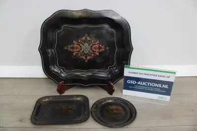 Set van 3 vintage metalen dienbladen – kavel bij GSD Auctions, Zoeterwoude