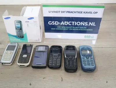 Set oude mobiele telefoons met doos' – kavel bij GSD Auctions, Zoeterwoude