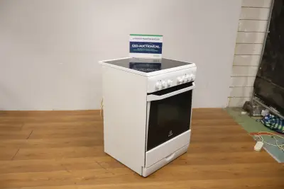 Indesit Elektrisch Fornuis Met Kookplaat – kavel bij GSD Auctions, Zoeterwoude