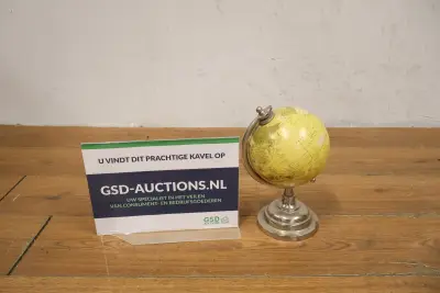Globe op metalen standaard - Wereldbol – kavel bij GSD Auctions, Zoeterwoude