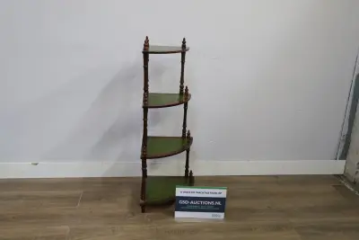 Antieke hoekkast met lederen Inleg – kavel bij GSD Auctions, Zoeterwoude