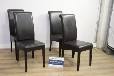 Set van 4 zwarte eetkamerstoelen – kavel bij GSD Auctions, Zoeterwoude