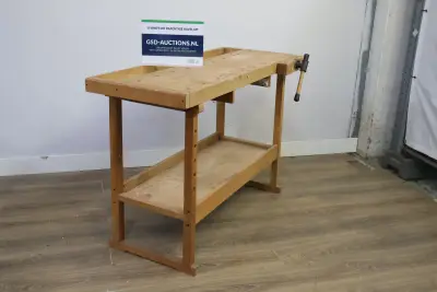Houten werkbank met bankschroef – kavel bij GSD Auctions, Zoeterwoude