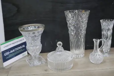Set van vijf geslepen kristallen vazen – kavel bij GSD Auctions, Zoeterwoude