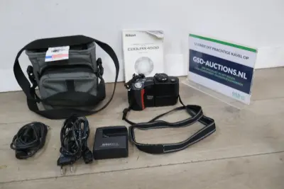 Nikon Coolpix 4500 digitale camera met accessoires – kavel bij GSD Auctions, Zoeterwoude