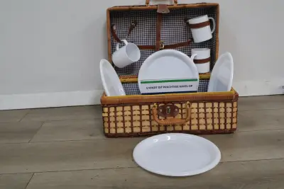 Picknickmand met servies – kavel bij GSD Auctions, Zoeterwoude