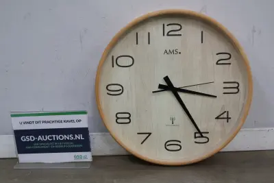 AMS radiogestuurde wandklok hout decor – kavel bij GSD Auctions, Zoeterwoude