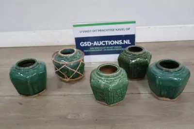Set van 5 groene keramische potten – kavel bij GSD Auctions, Zoeterwoude