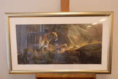 Ingelijste afbeelding van een luipaard met welpen – kavel bij GSD Auctions, Zoeterwoude