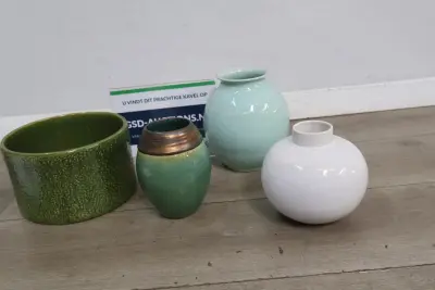 Set van 4 keramische vazen in diverse kleuren – kavel bij GSD Auctions, Zoeterwoude