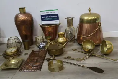Set koperen en messing decoratieve voorwerpen – kavel bij GSD Auctions, Zoeterwoude