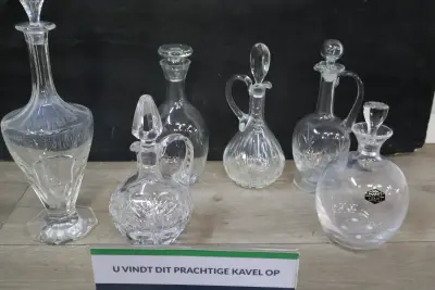 Set kristallen karaffen met verschillende modelvormen – kavel bij GSD Auctions, Zoeterwoude