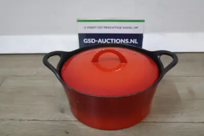 Rode gietijzeren braadpan met deksel – kavel bij GSD Auctions, Zoeterwoude