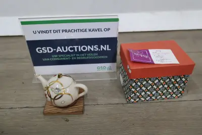 Porseleinen Mini Theekan – kavel bij GSD Auctions, Zoeterwoude