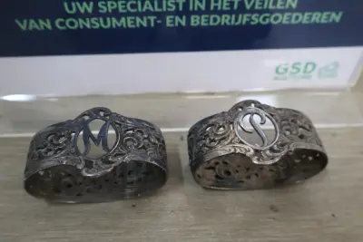 Set zilveren servetringen met initialen M en P – kavel bij GSD Auctions, Zoeterwoude