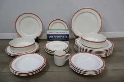 Serviesset met oranje bies – kavel bij GSD Auctions, Zoeterwoude