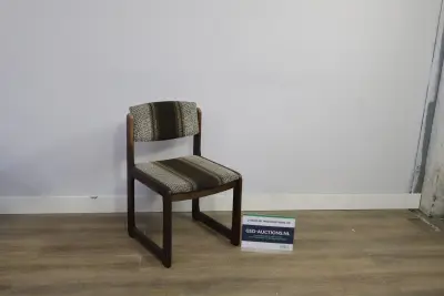 Vintage stoel met bruin gestreepte bekleding - Jaren '60 – kavel bij GSD Auctions, Zoeterwoude