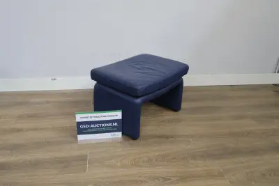 Blauwe leren voetenbank, Poef – kavel bij GSD Auctions, Zoeterwoude