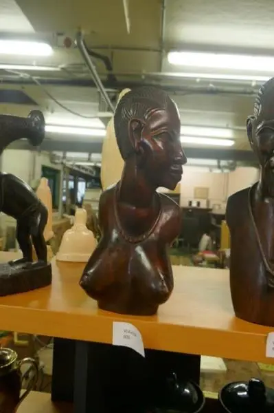 Sierbeeld in massief hout – kavel bij Vlavem