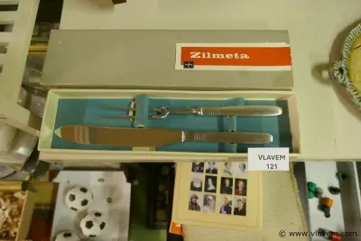 Vleesmes met vork – kavel bij Vlavem