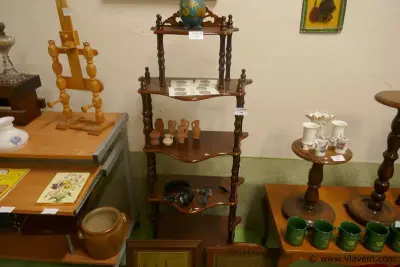 Etagère in hout – kavel bij Vlavem