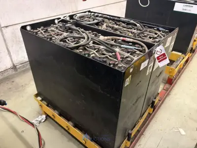 2 tractiebatterijen BATTERY SUPPLIES – kavel bij VH Auctions